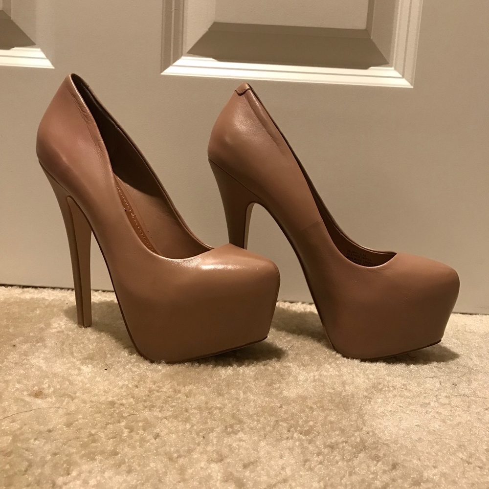 Steve Madden nude pumps
